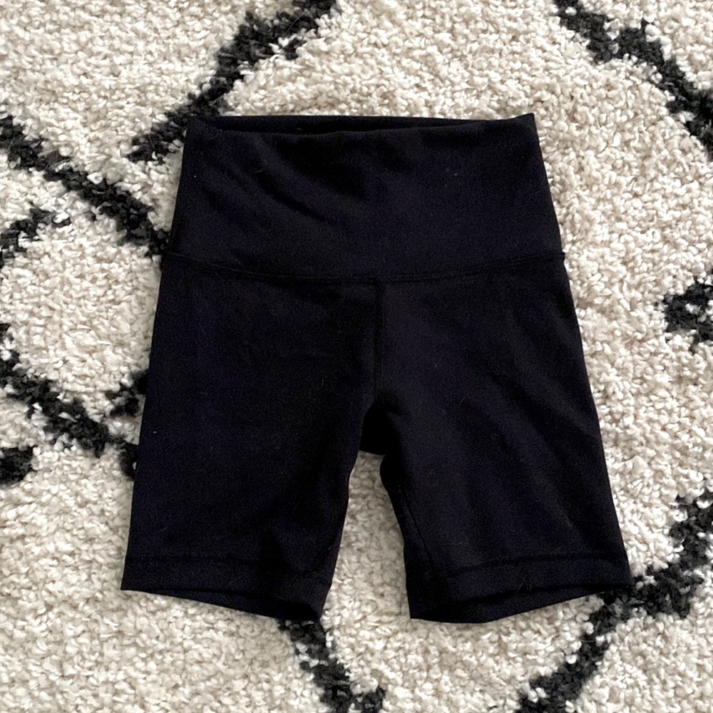 Size 4 Lululemon black biker shorts brand new